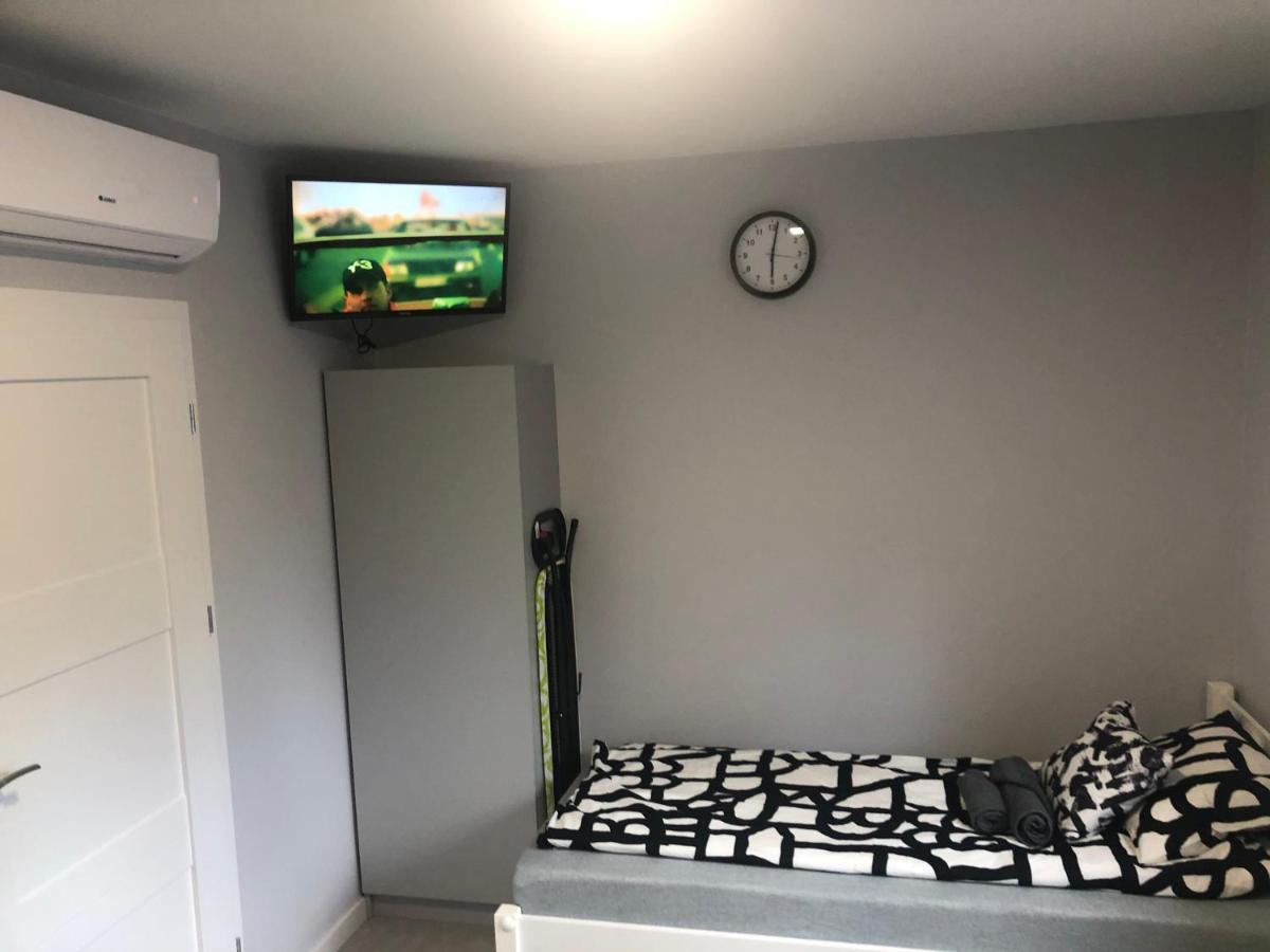 Klimatyzowane Apartamenty I Pokoje Przy Targach Kielce Kültér fotó