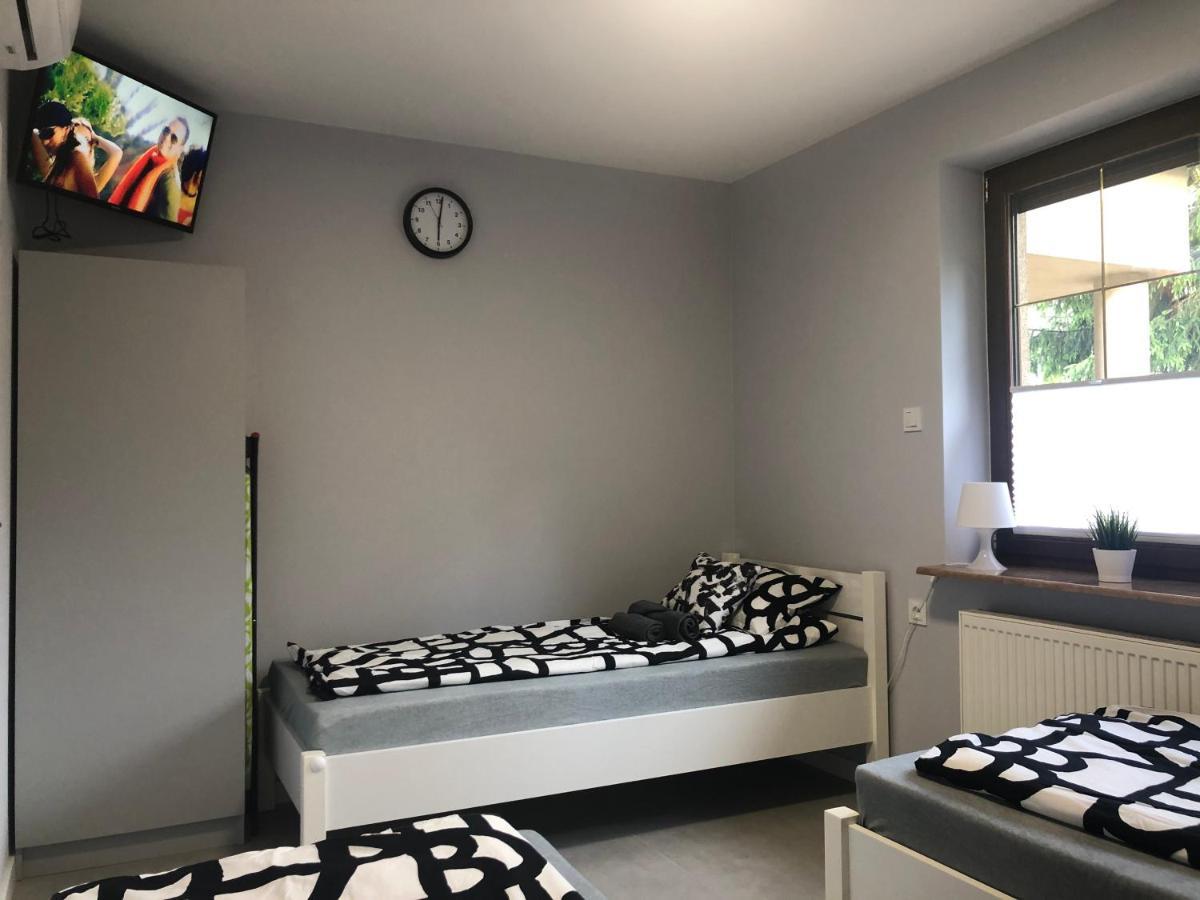 Klimatyzowane Apartamenty I Pokoje Przy Targach Kielce Kültér fotó