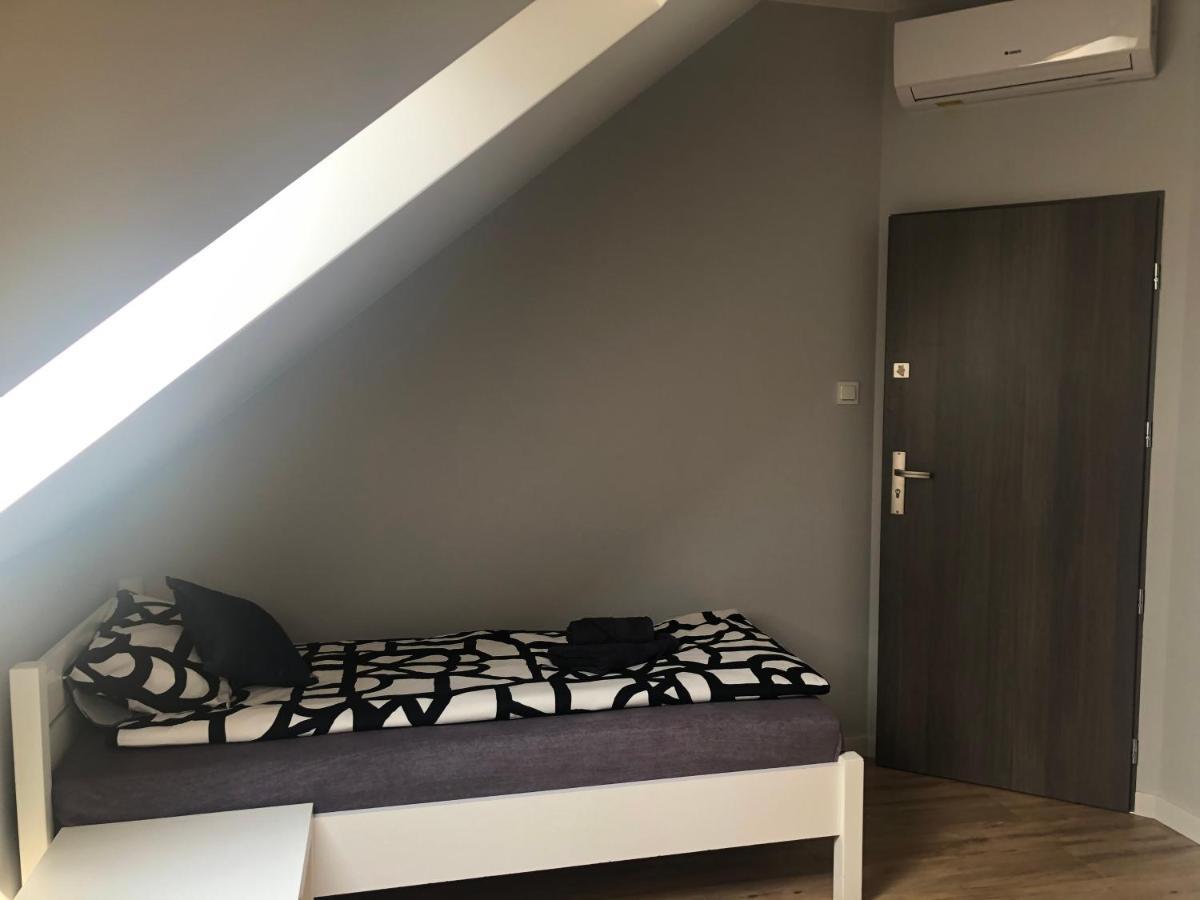 Klimatyzowane Apartamenty I Pokoje Przy Targach Kielce Kültér fotó