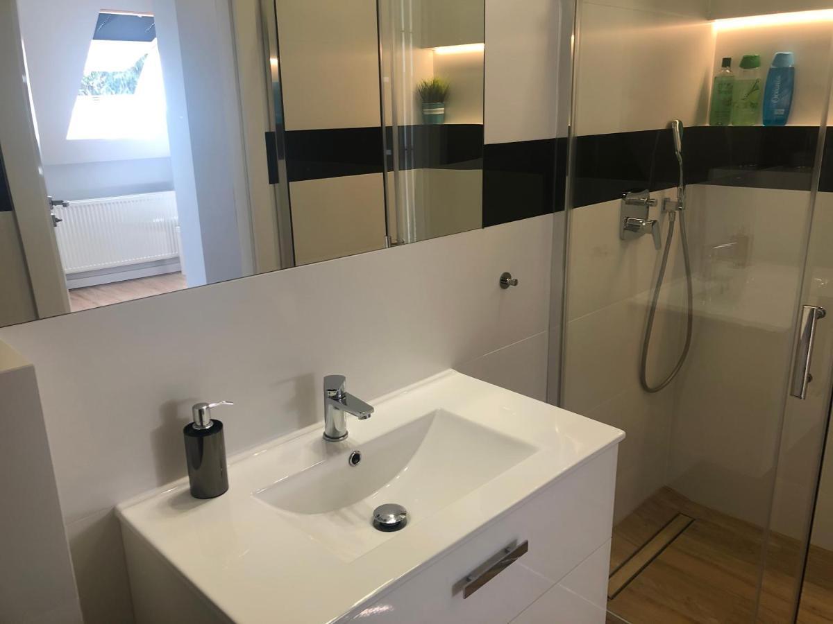 Klimatyzowane Apartamenty I Pokoje Przy Targach Kielce Kültér fotó