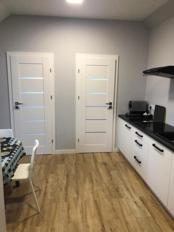 Klimatyzowane Apartamenty I Pokoje Przy Targach Kielce Kültér fotó
