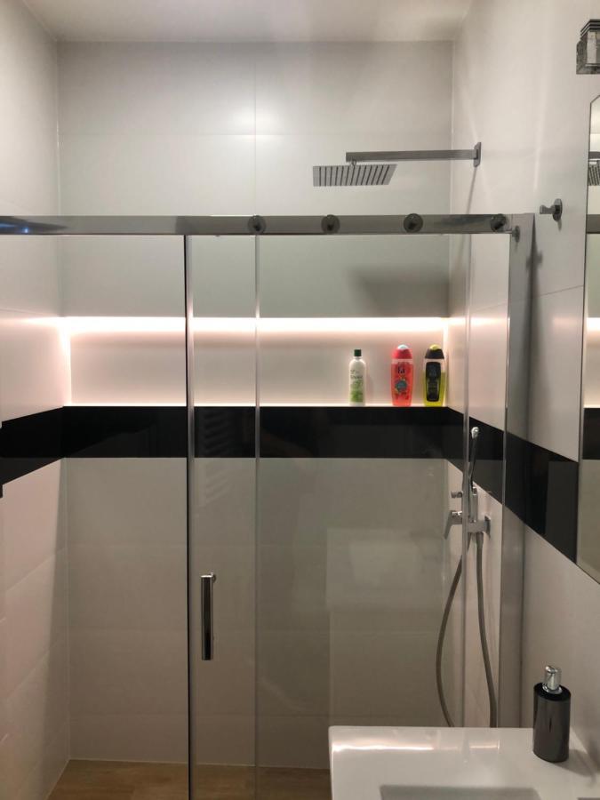 Klimatyzowane Apartamenty I Pokoje Przy Targach Kielce Kültér fotó